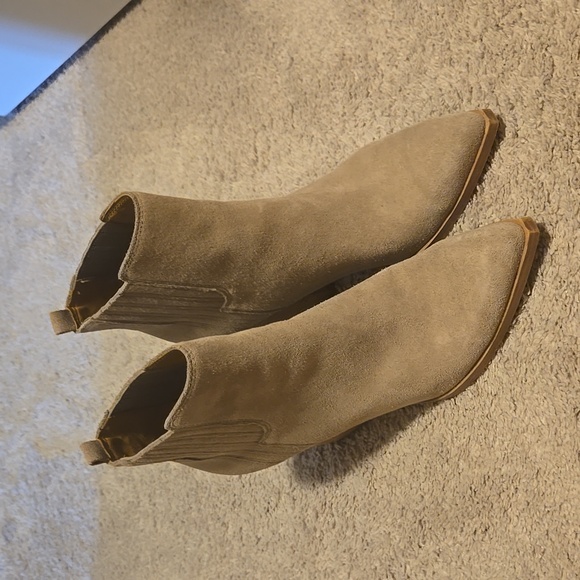 Marc Fisher Shoes - Marc Fisher suede Oshay booties